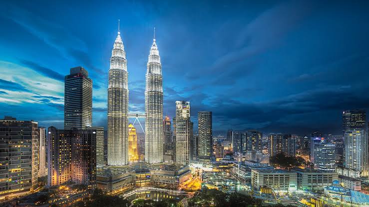 Travel Surabaya ke Malaysia